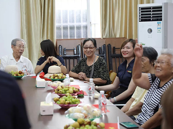 中庭裝飾集團丨“情暖中秋，將愛傳承”——走進金浦社區(qū)慰問高齡老人